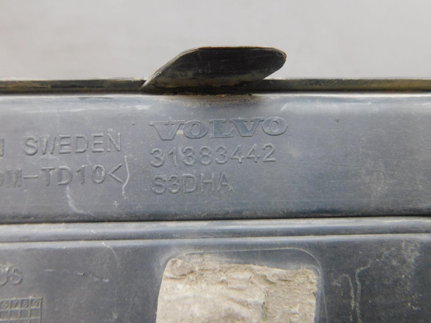 Решетка в бампер правая