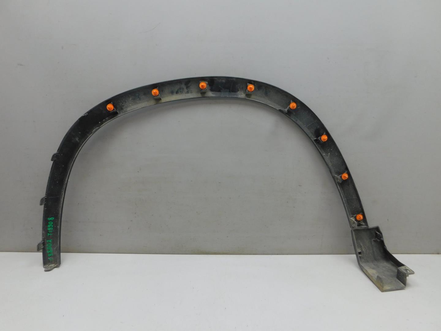 Накладка переднего крыла правого