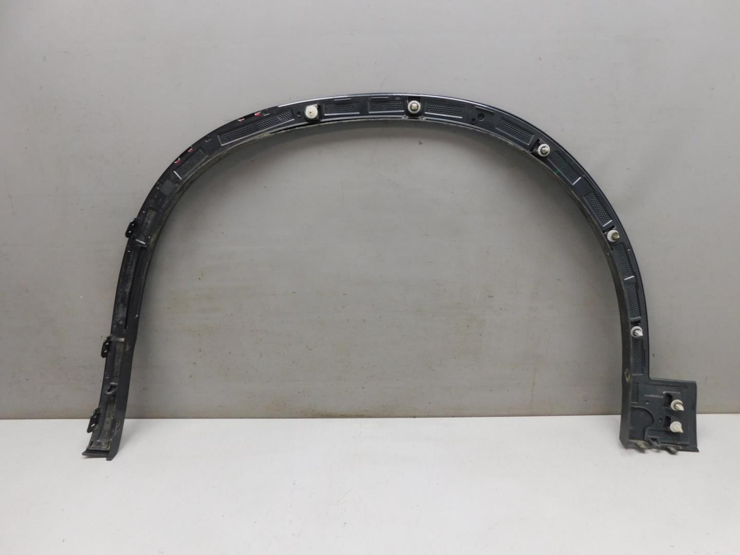 Накладка переднего крыла правого