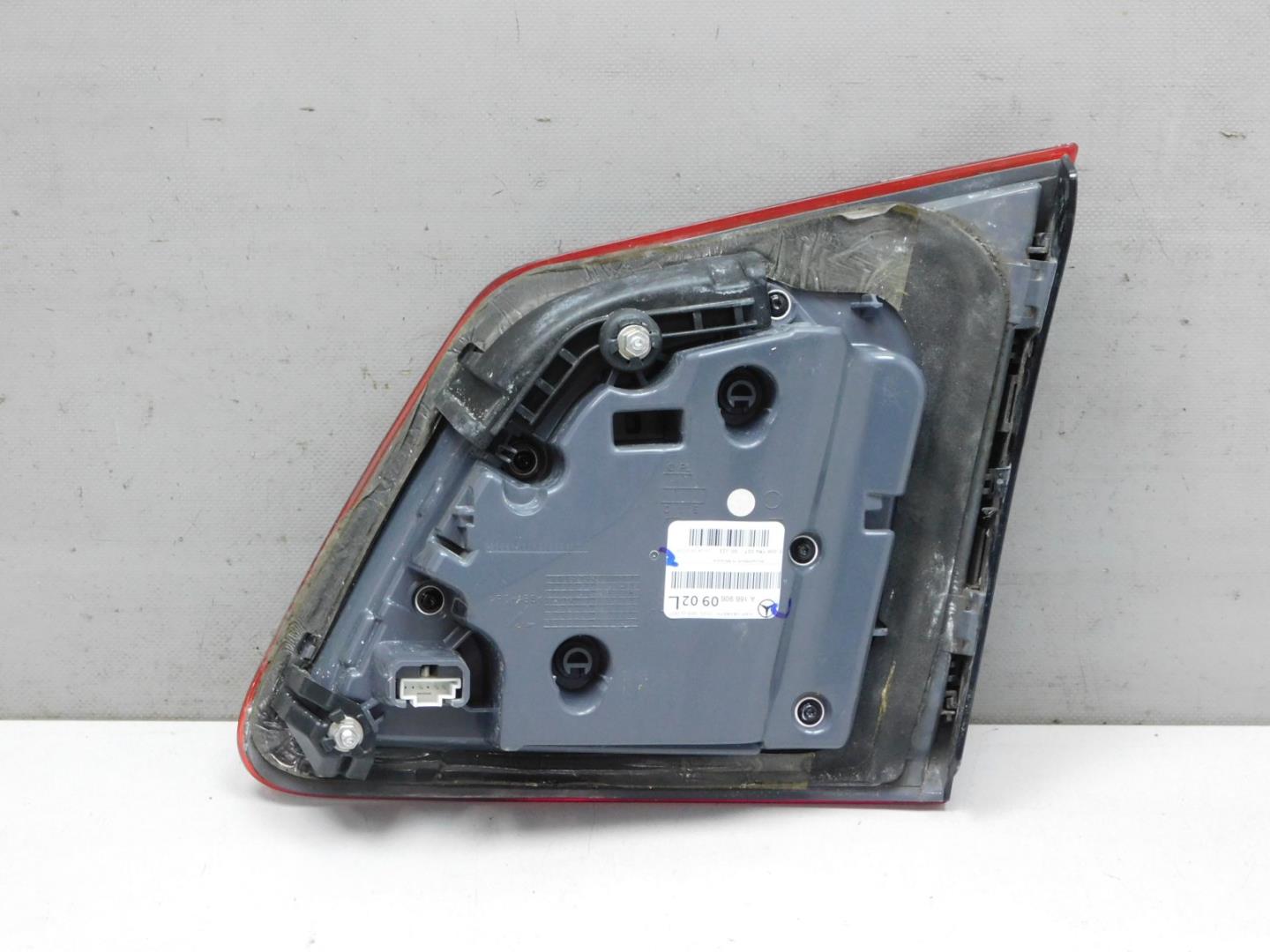 Фонарь задний внутренний левый