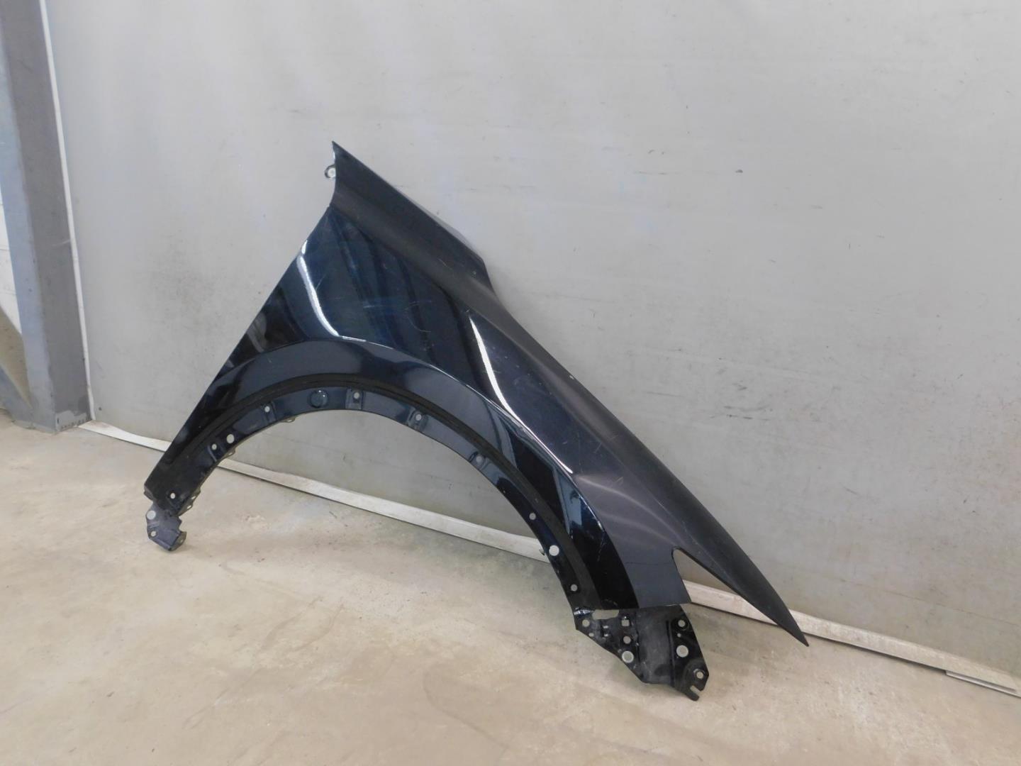 Крыло переднее правое