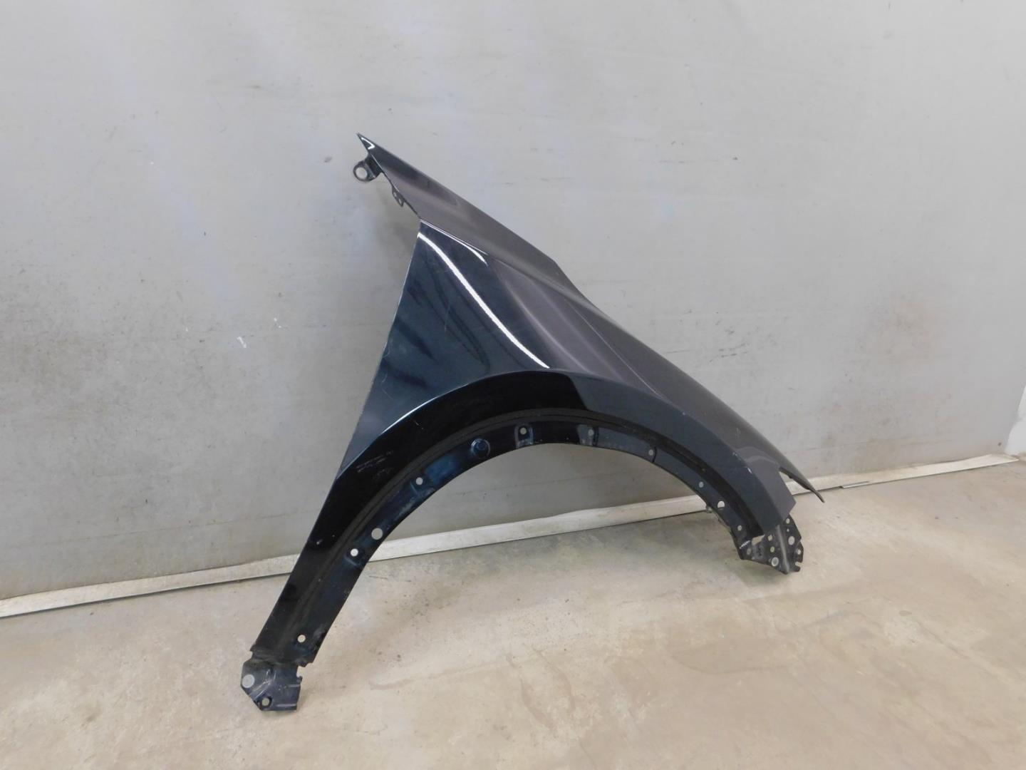 Крыло переднее правое