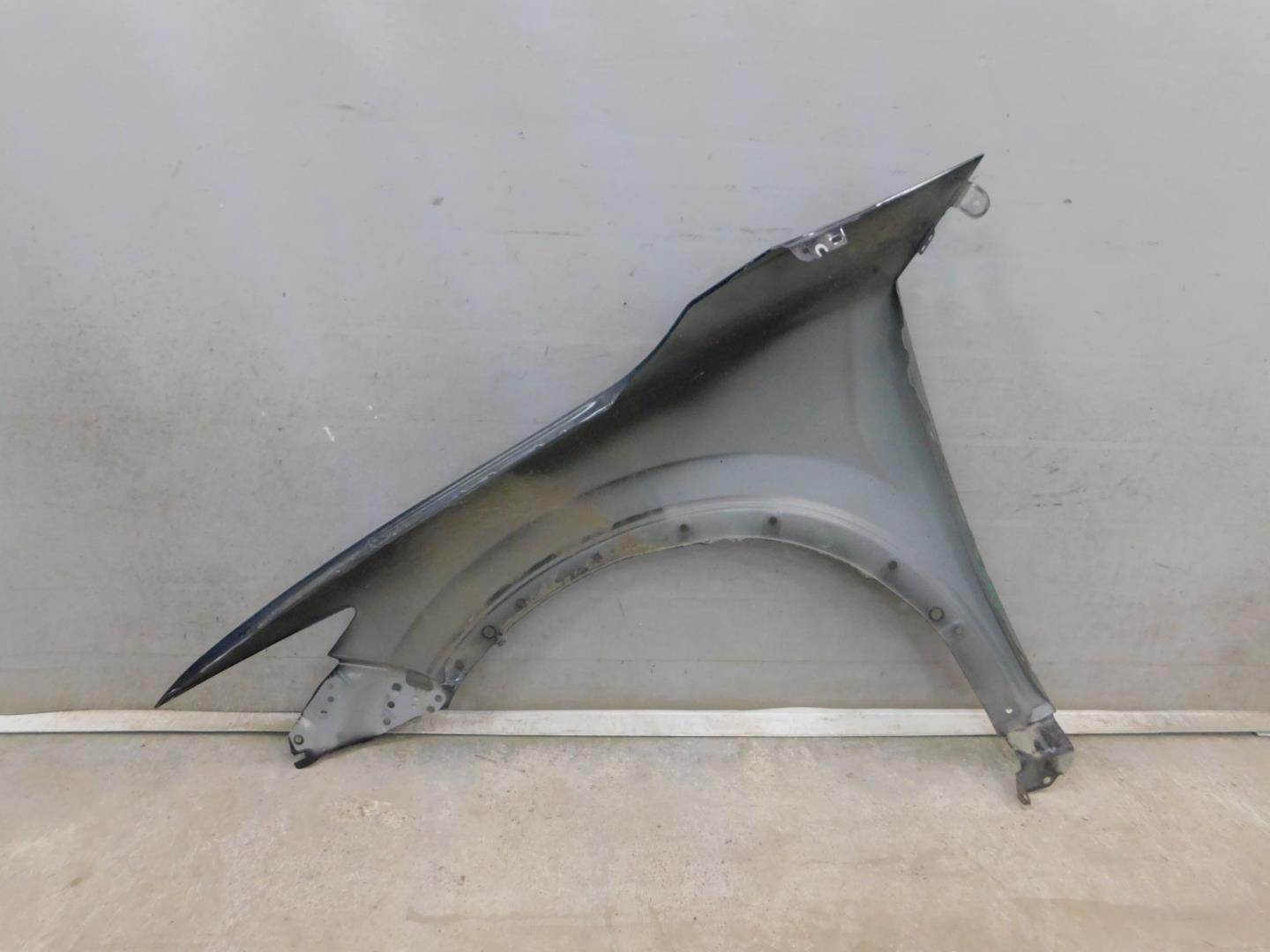 Крыло переднее правое