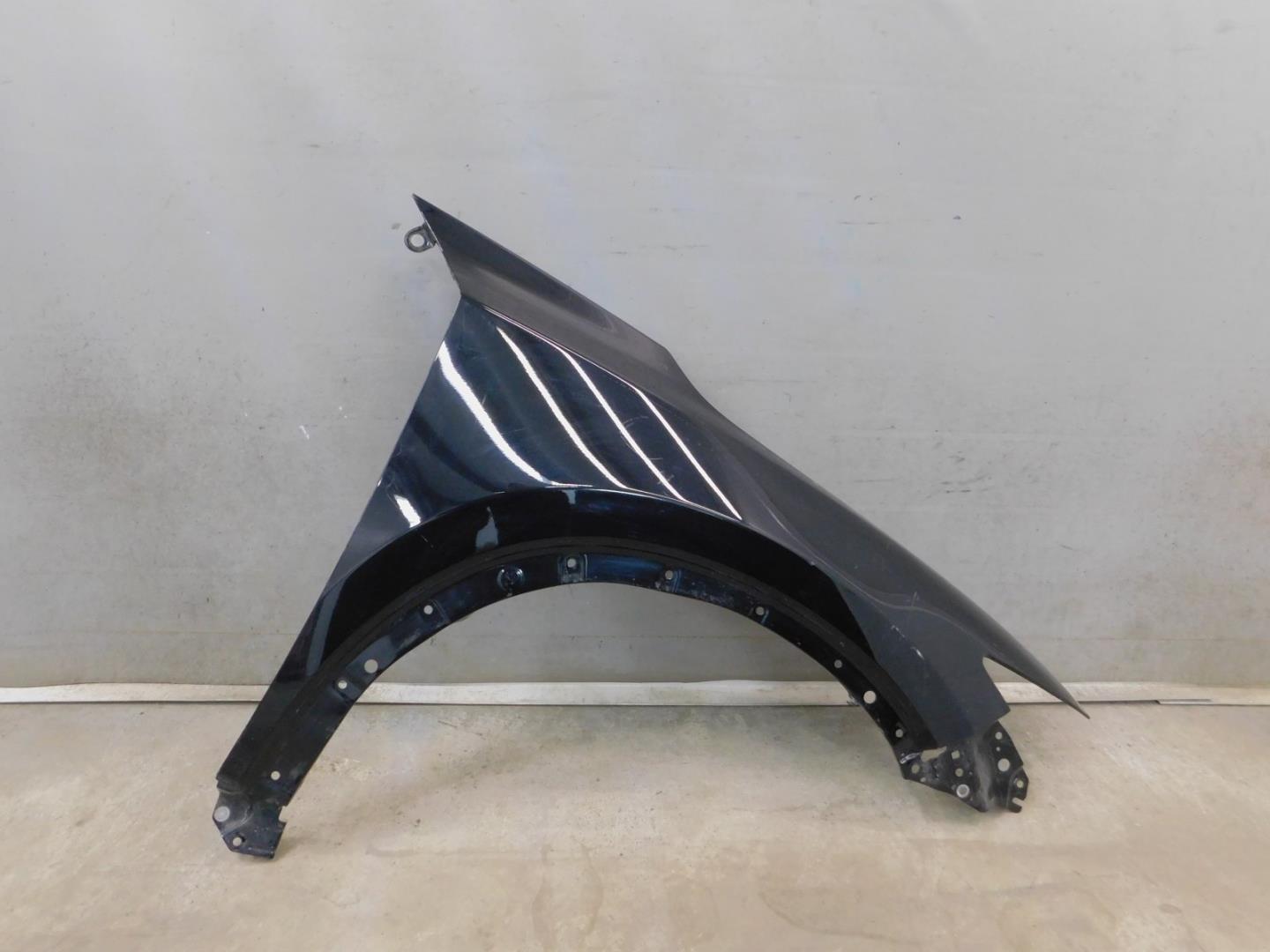 Крыло переднее правое