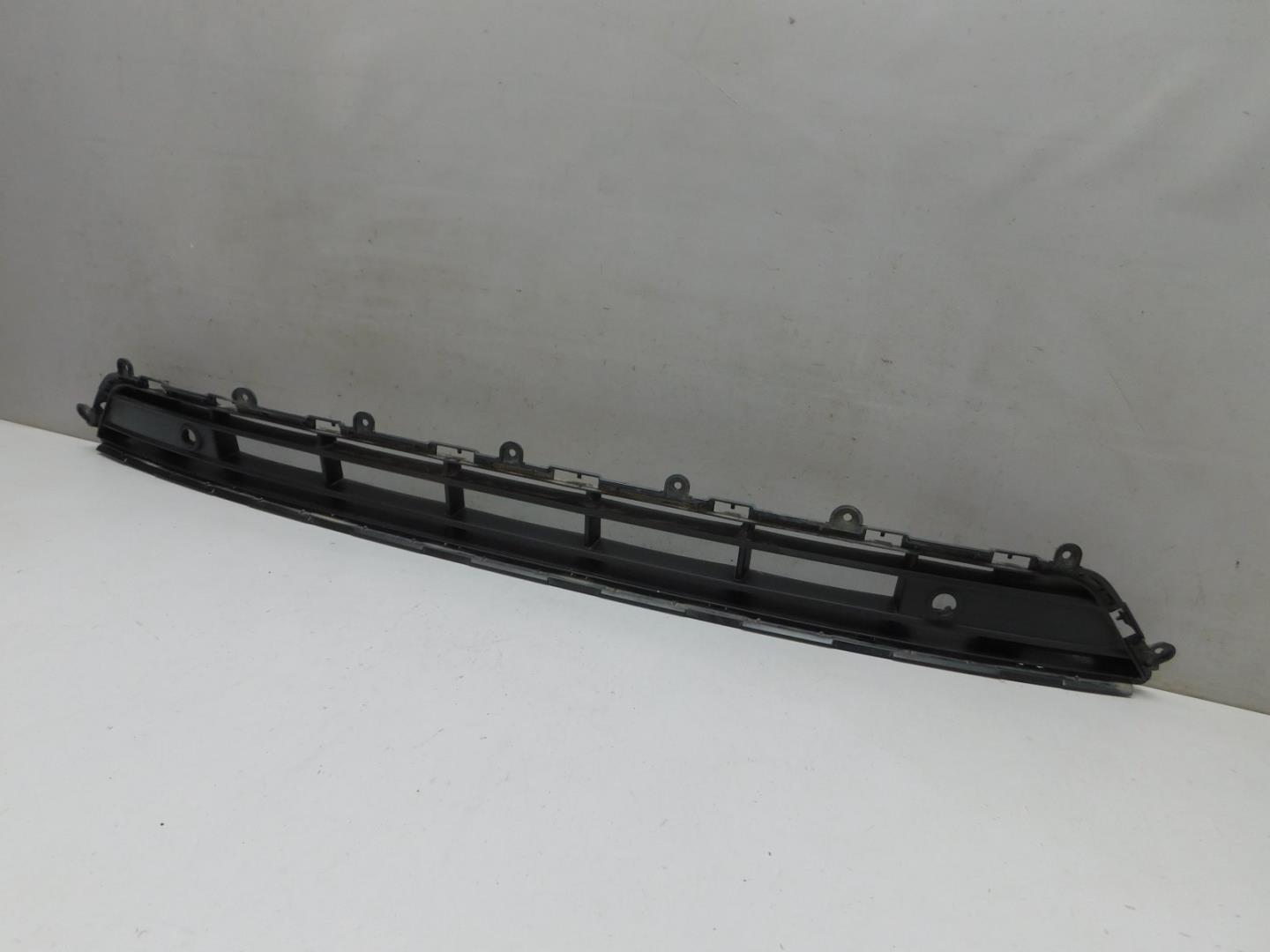 Решетка в бампер центральная для XC40 2017>