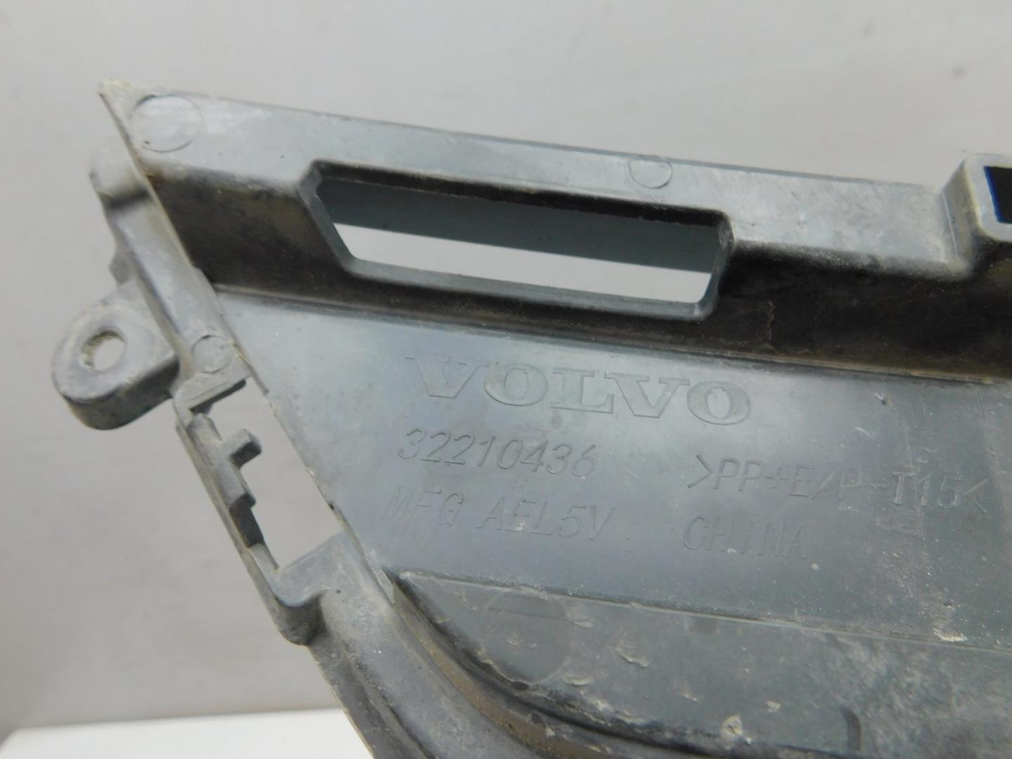 Решетка в бампер центральная