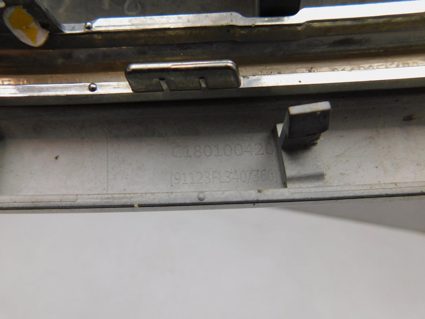 Накладка на решетку радиатора