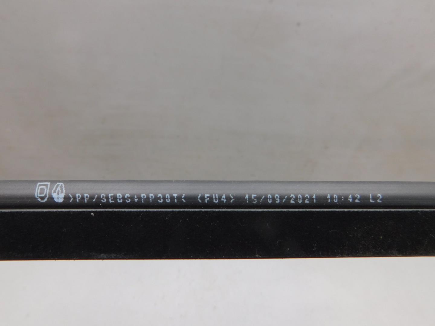 Накладка стекла переднего правого