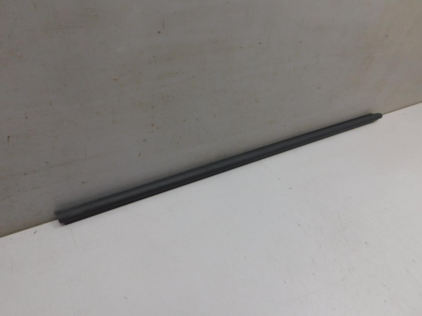 Накладка стекла переднего правого