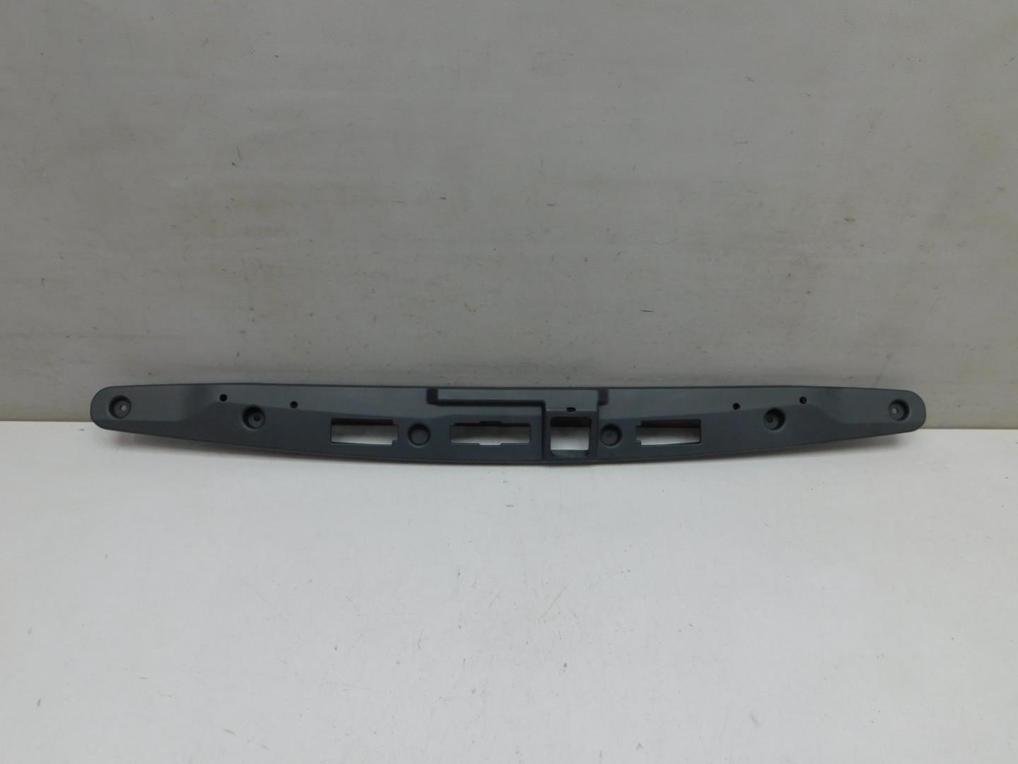 Накладка двери багажника