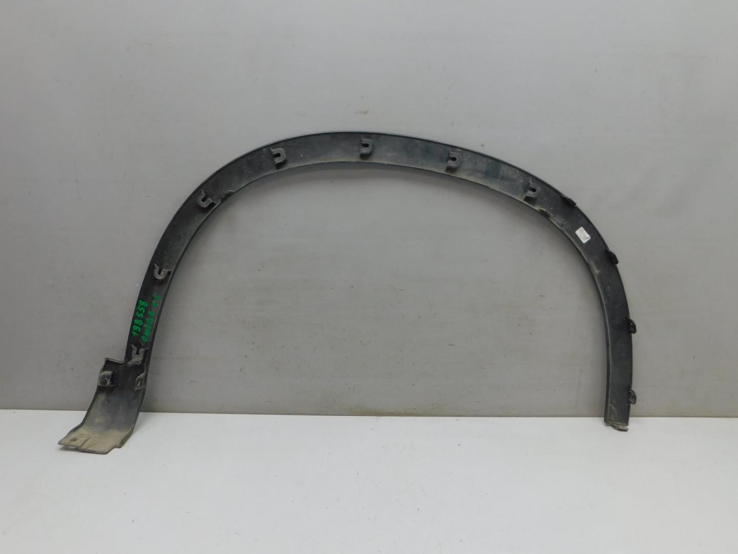 Накладка переднего крыла левого