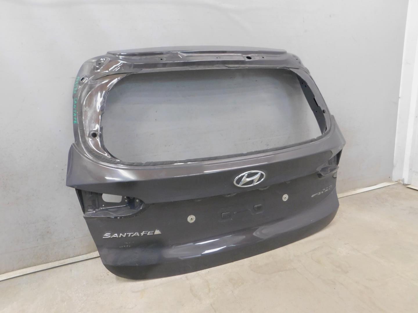 Дверь багажника