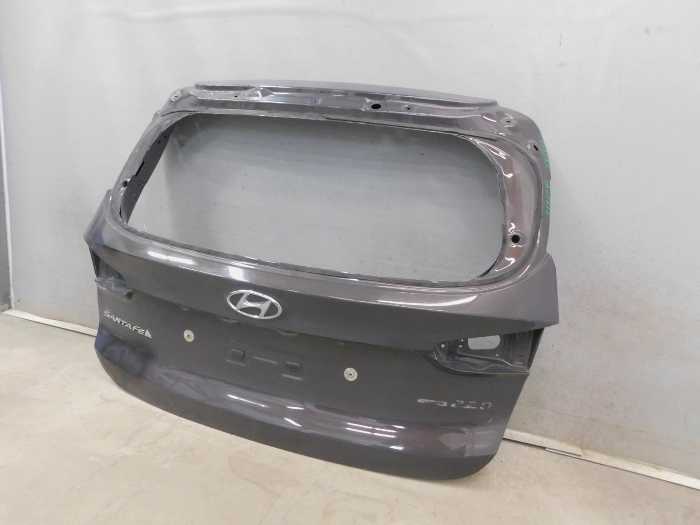 Дверь багажника