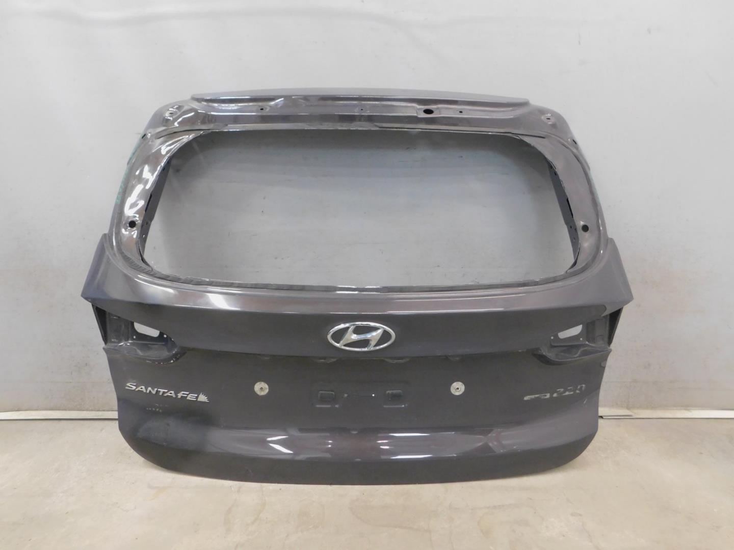 Дверь багажника