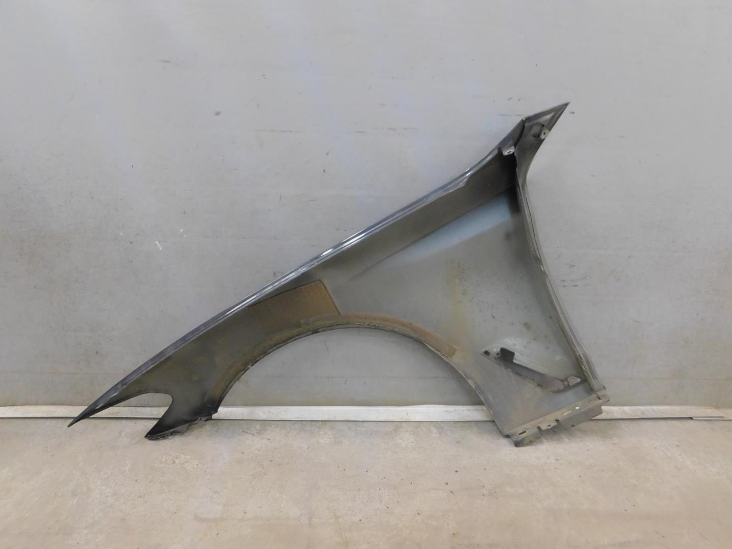 Крыло переднее правое