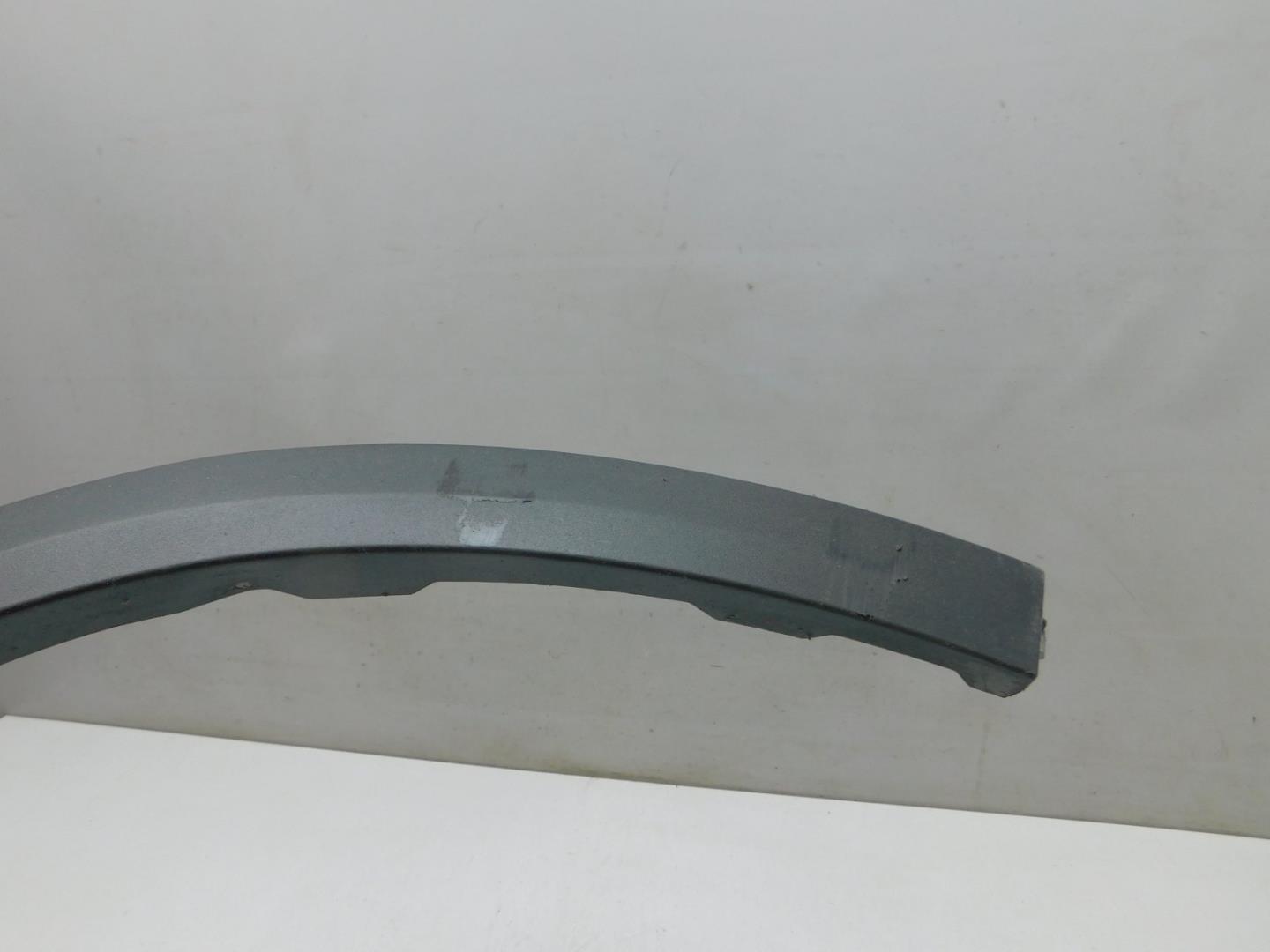 Накладка переднего крыла правого