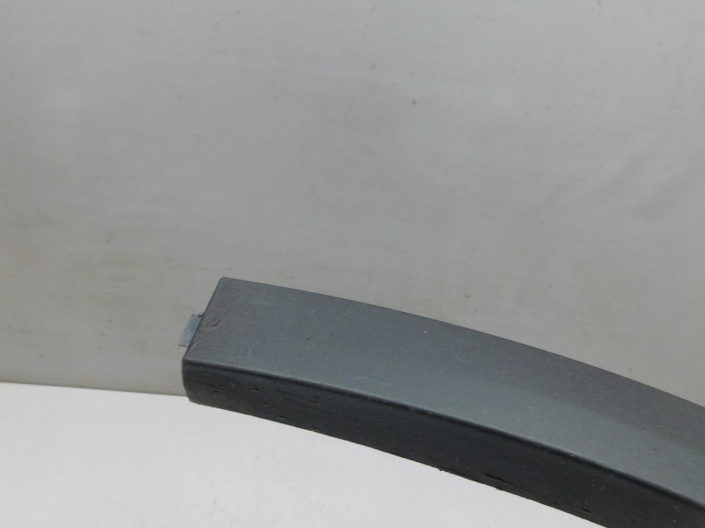 Накладка переднего крыла правого