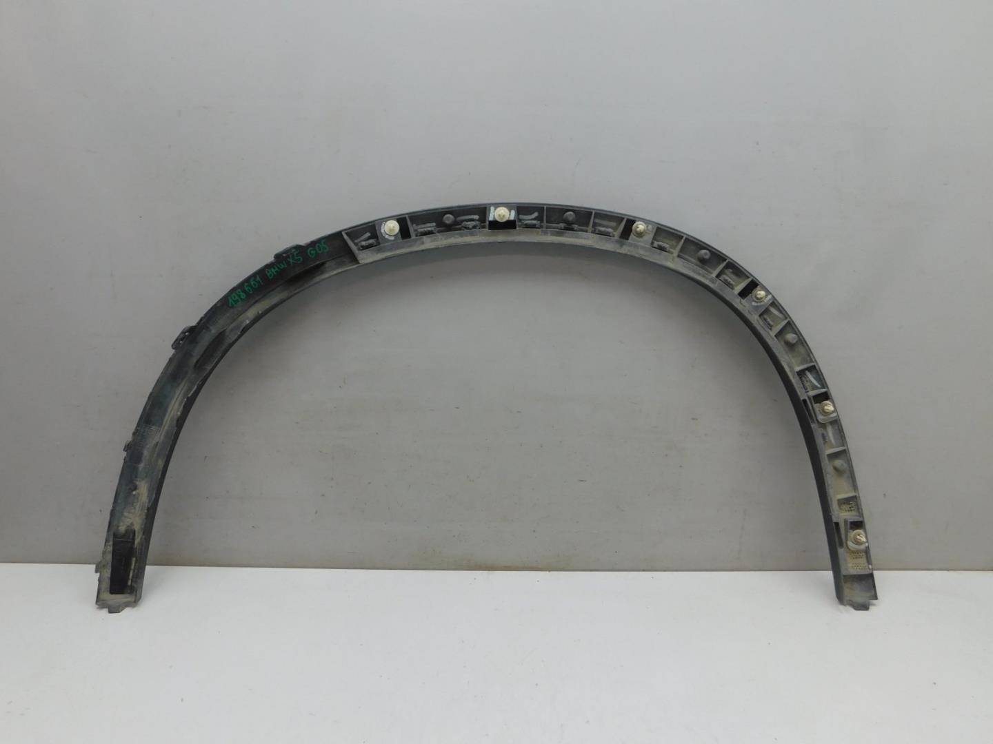 Накладка переднего крыла правого