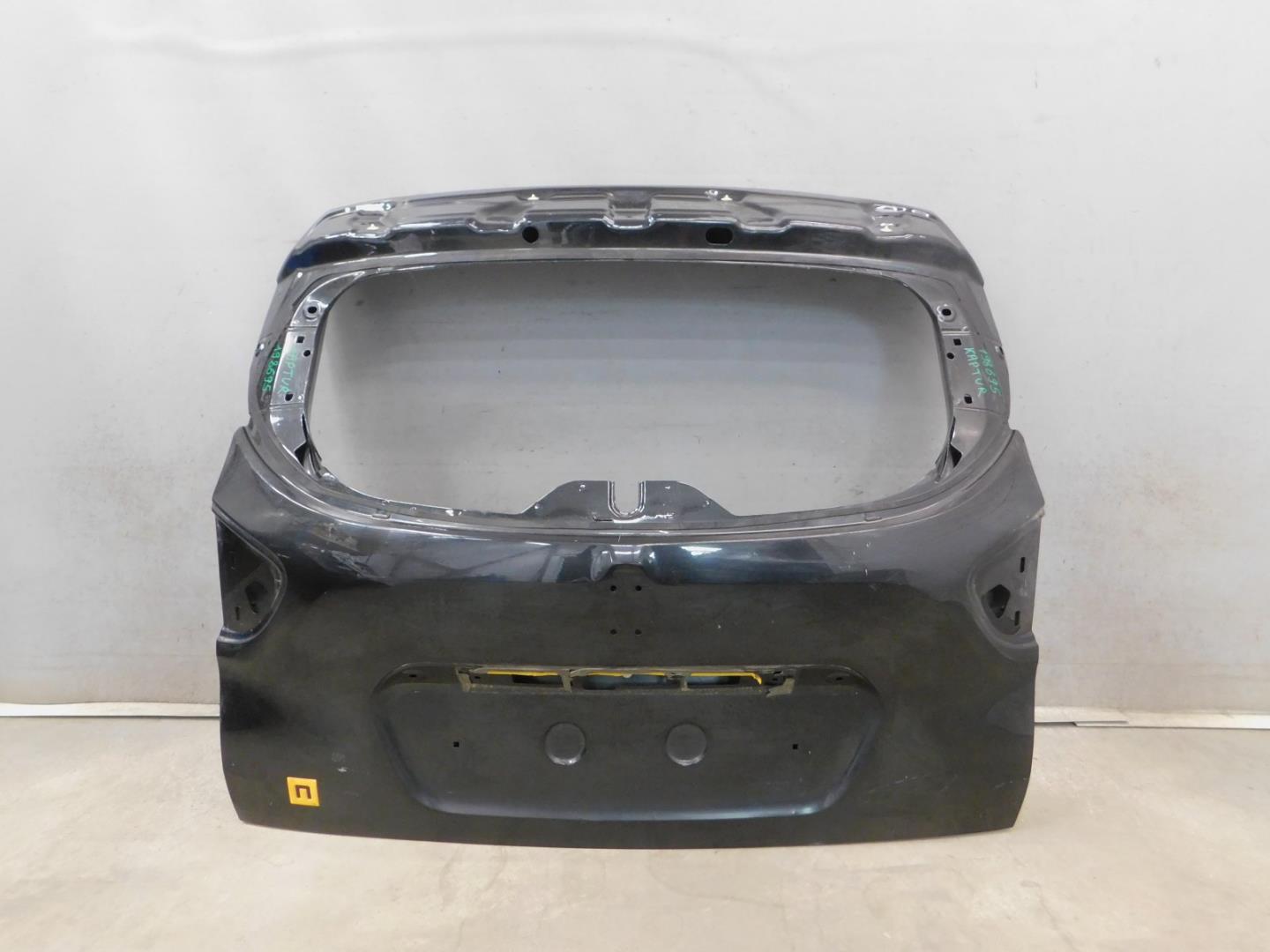 Дверь багажника