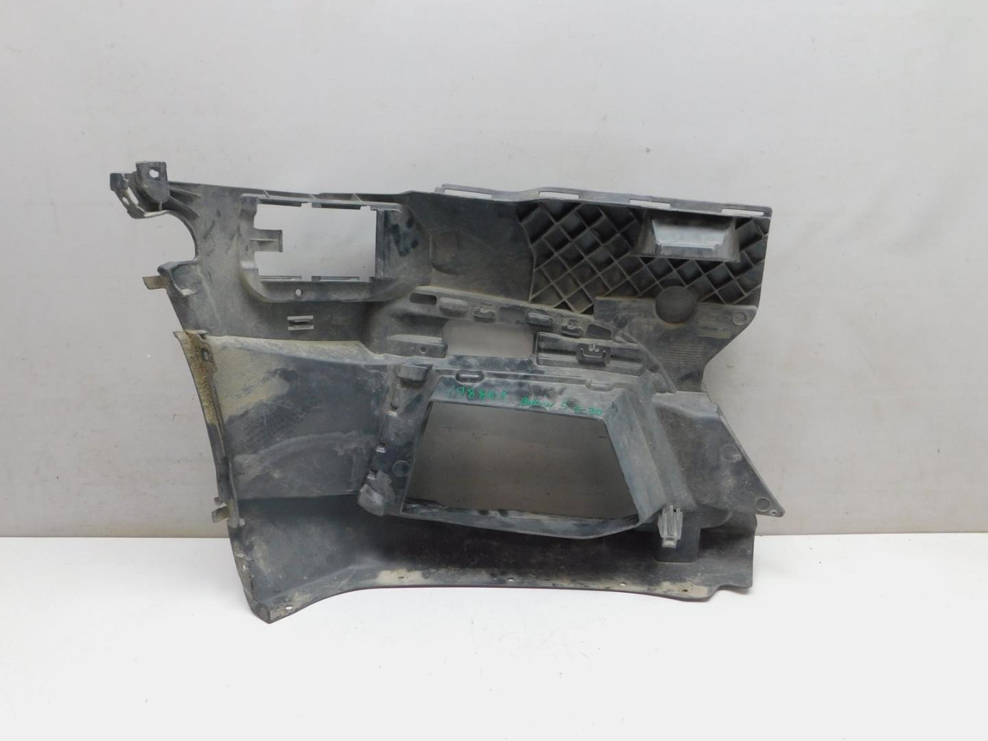 Кронштейн переднего бампера