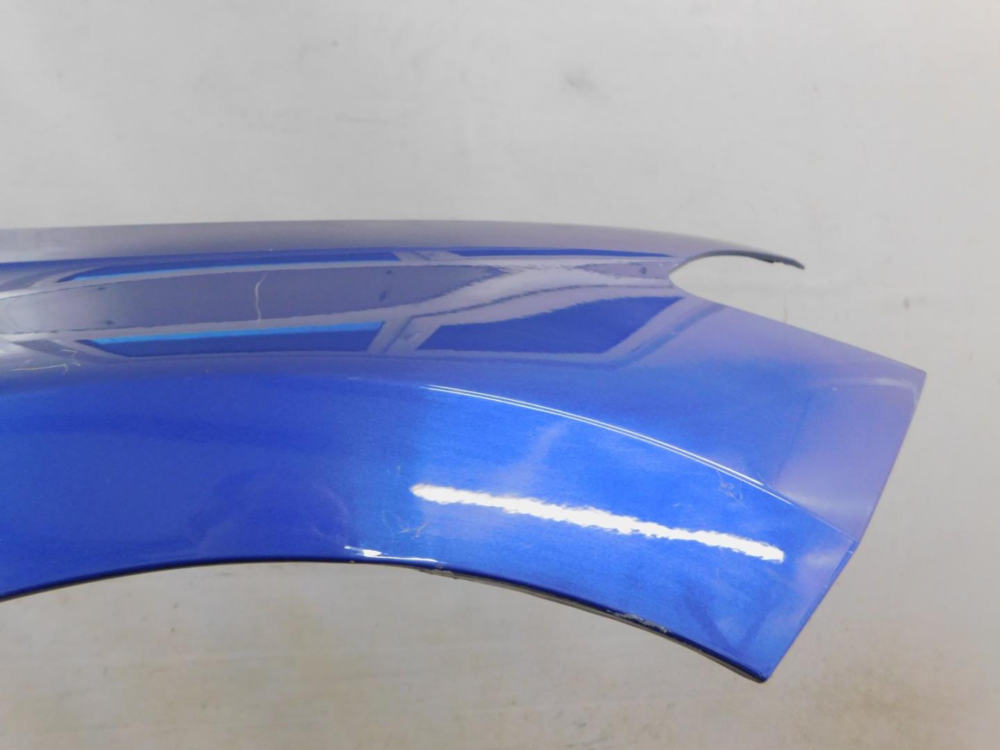 Крыло переднее правое