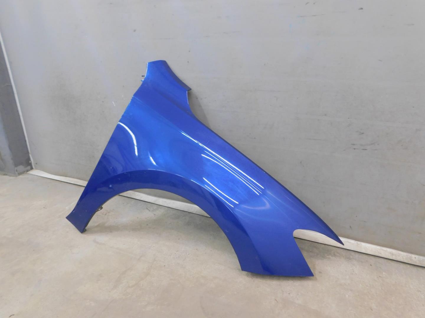 Крыло переднее правое