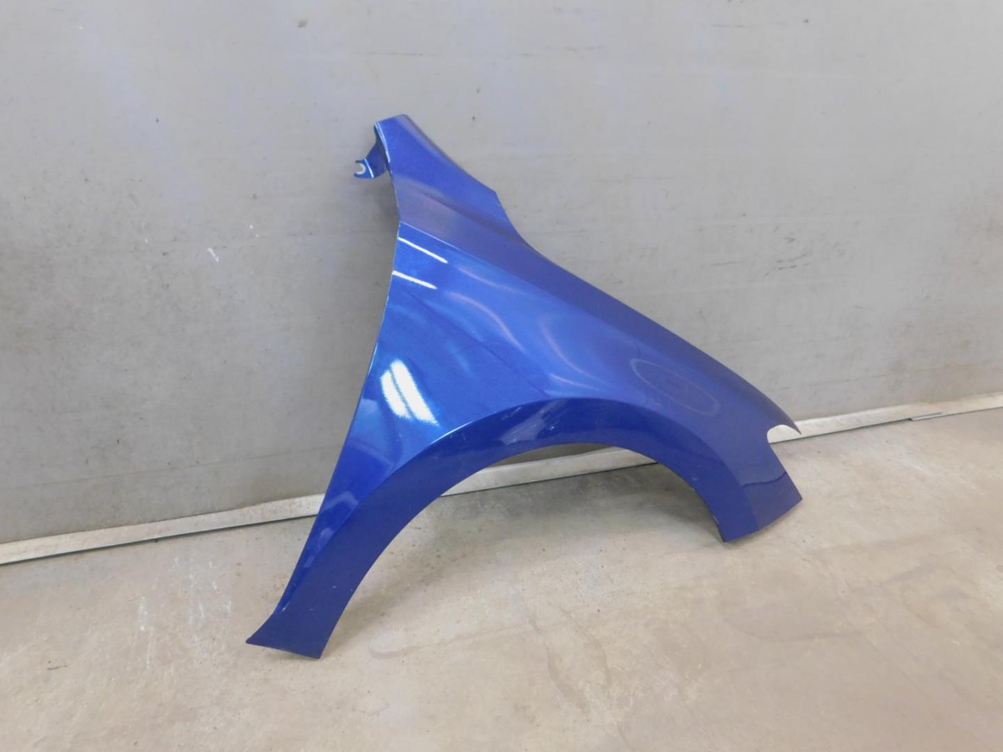 Крыло переднее правое