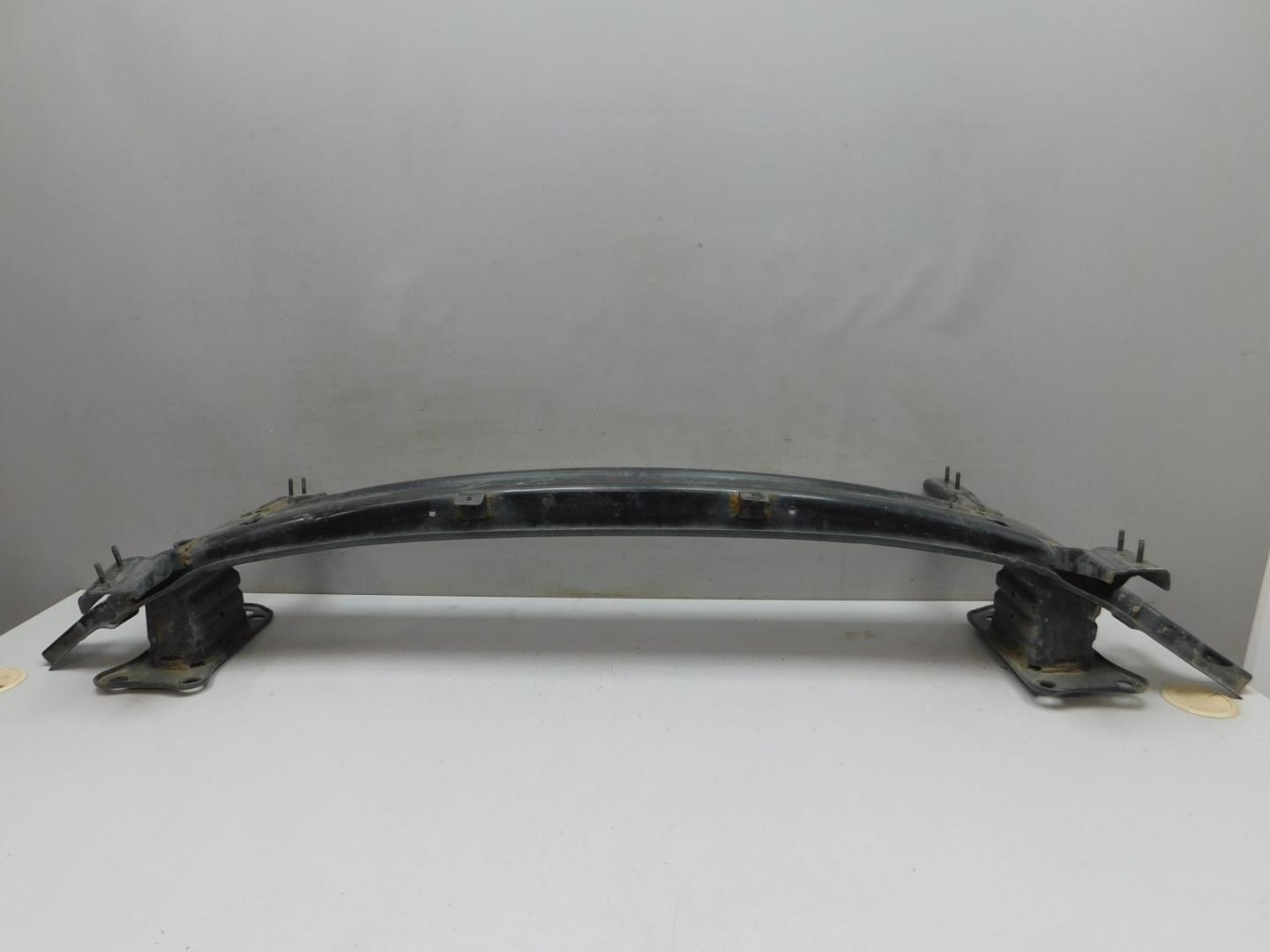 Усилитель переднего бампера