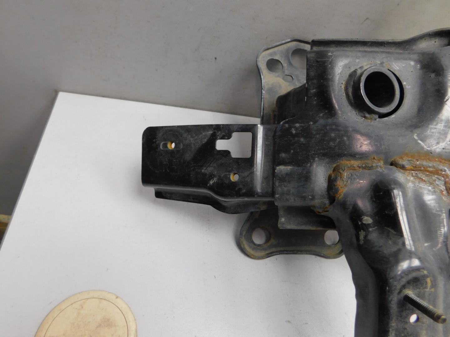 Усилитель переднего бампера