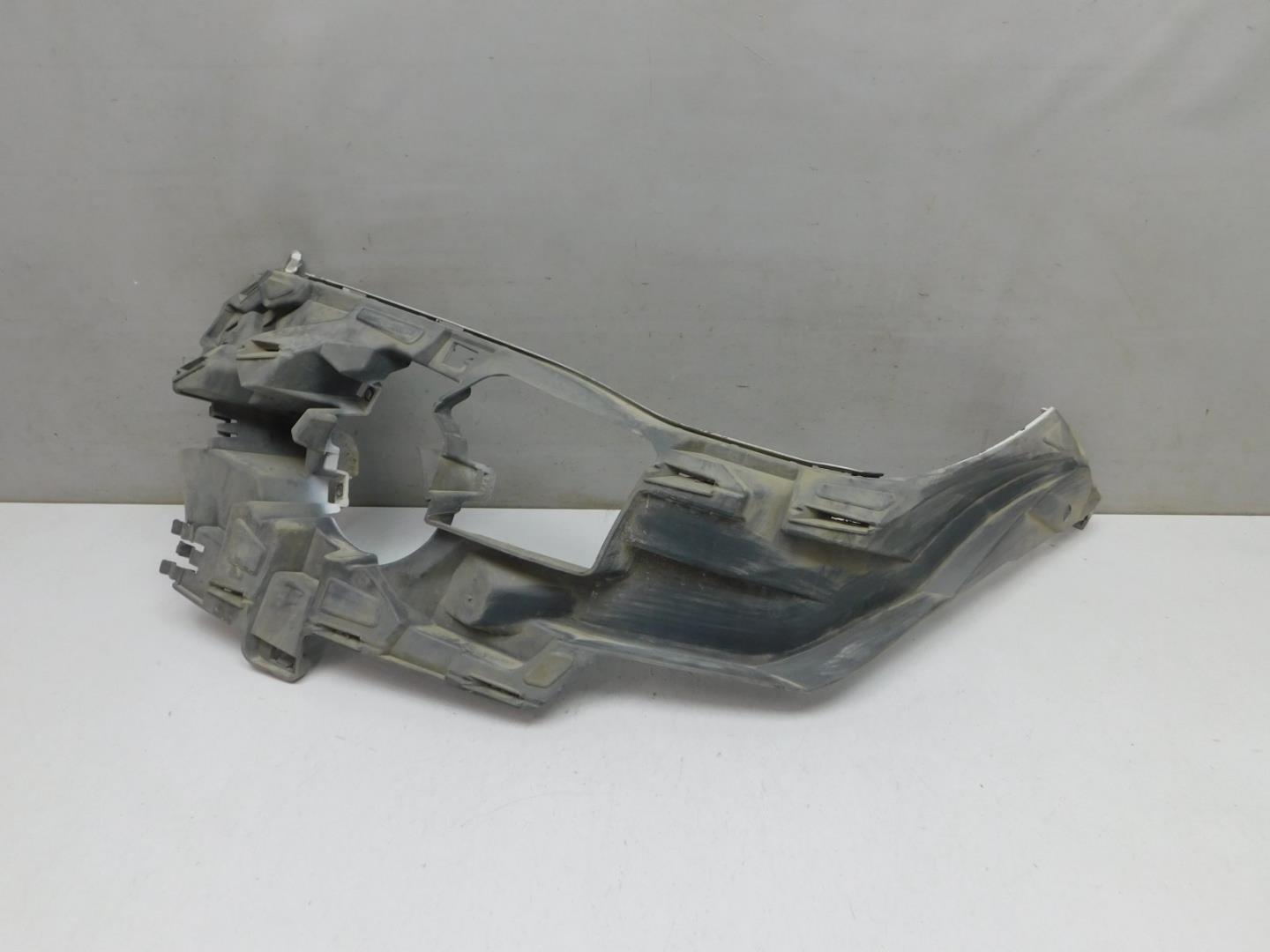 Кронштейн переднего бампера