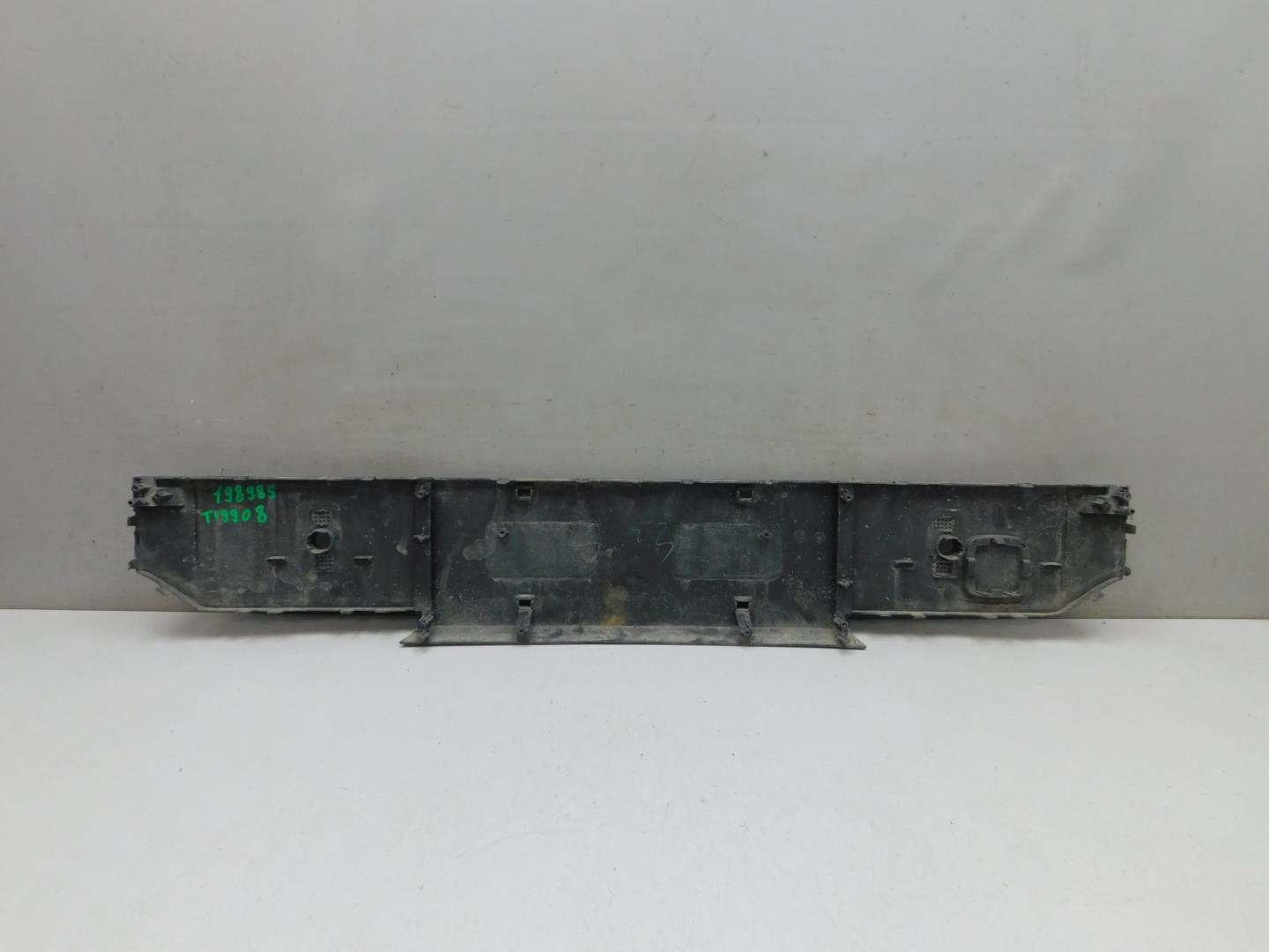 Накладка переднего бампера