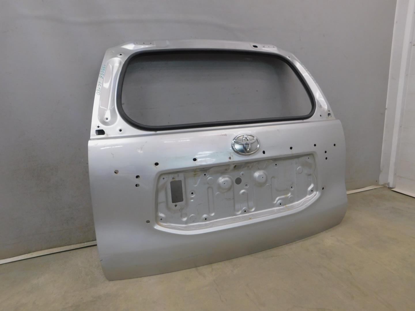 Дверь багажника