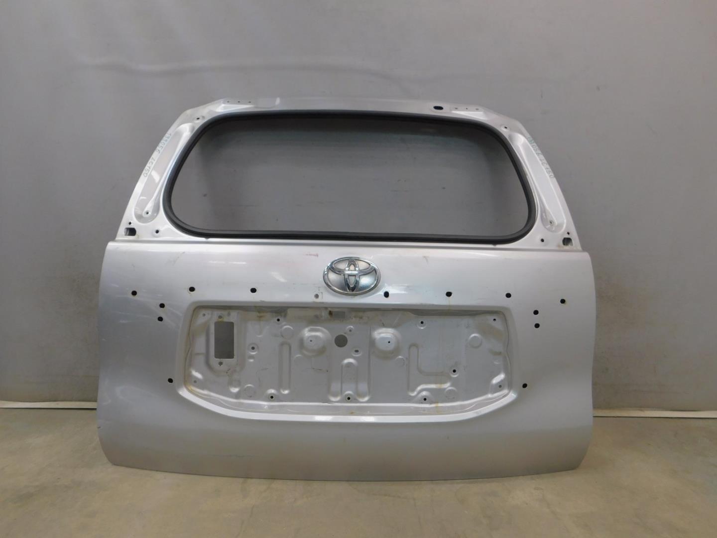 Дверь багажника