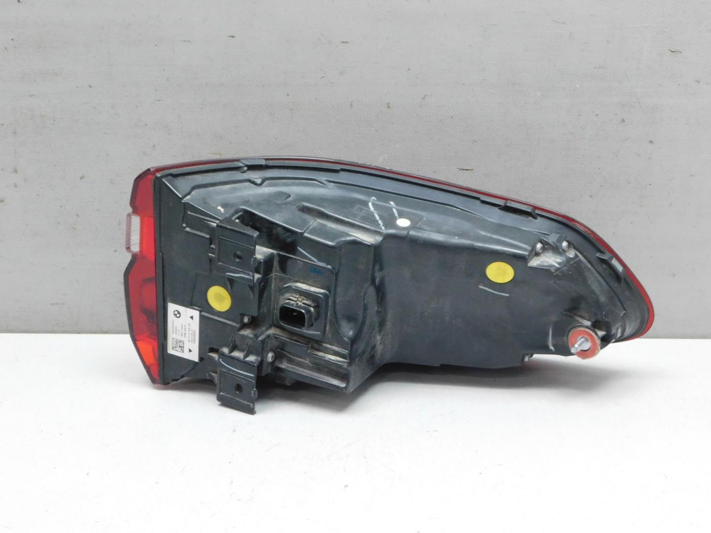 Фонарь задний наружный левый