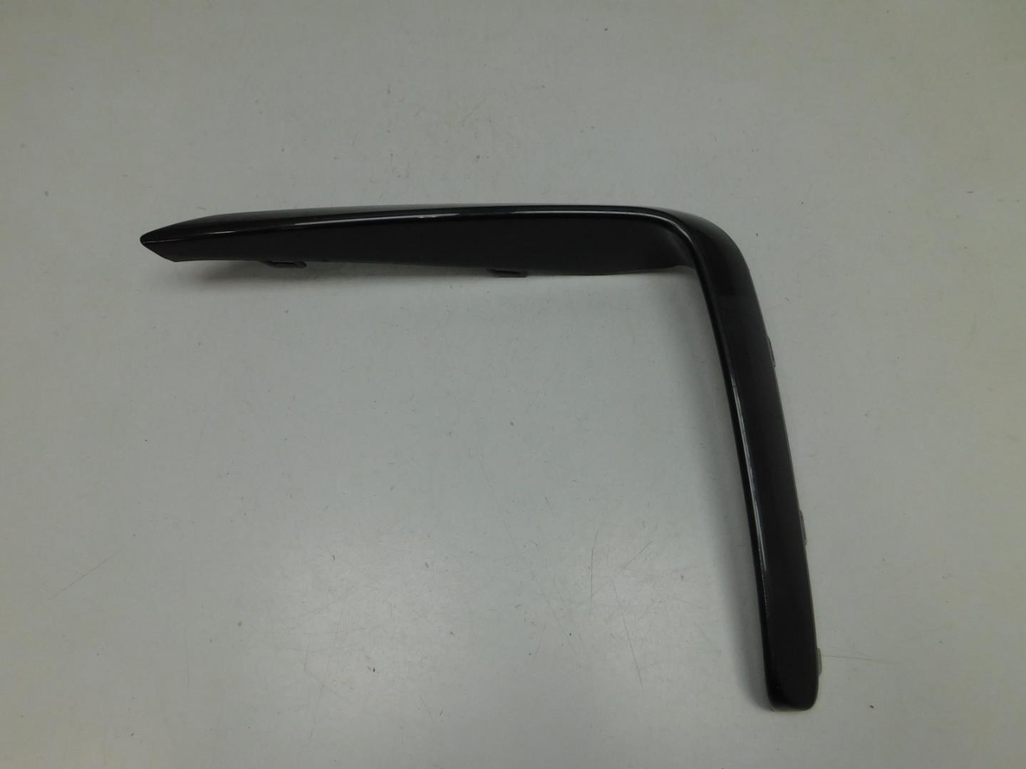 Накладка переднего бампера