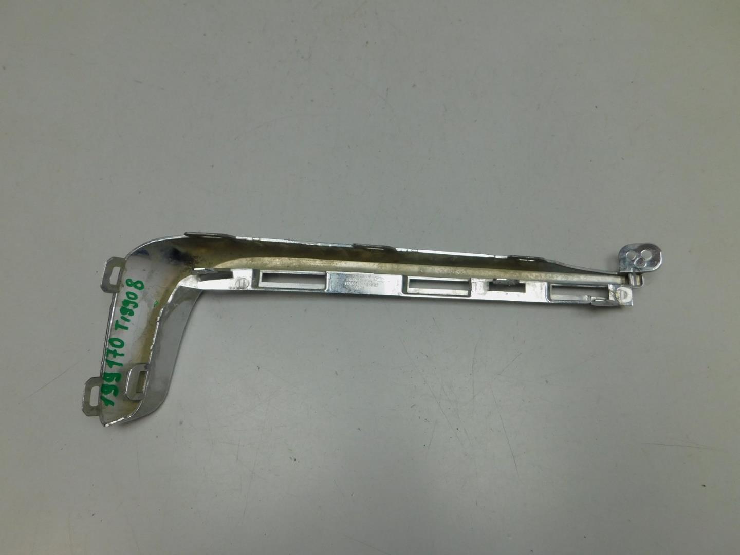 Молдинг переднего бампера