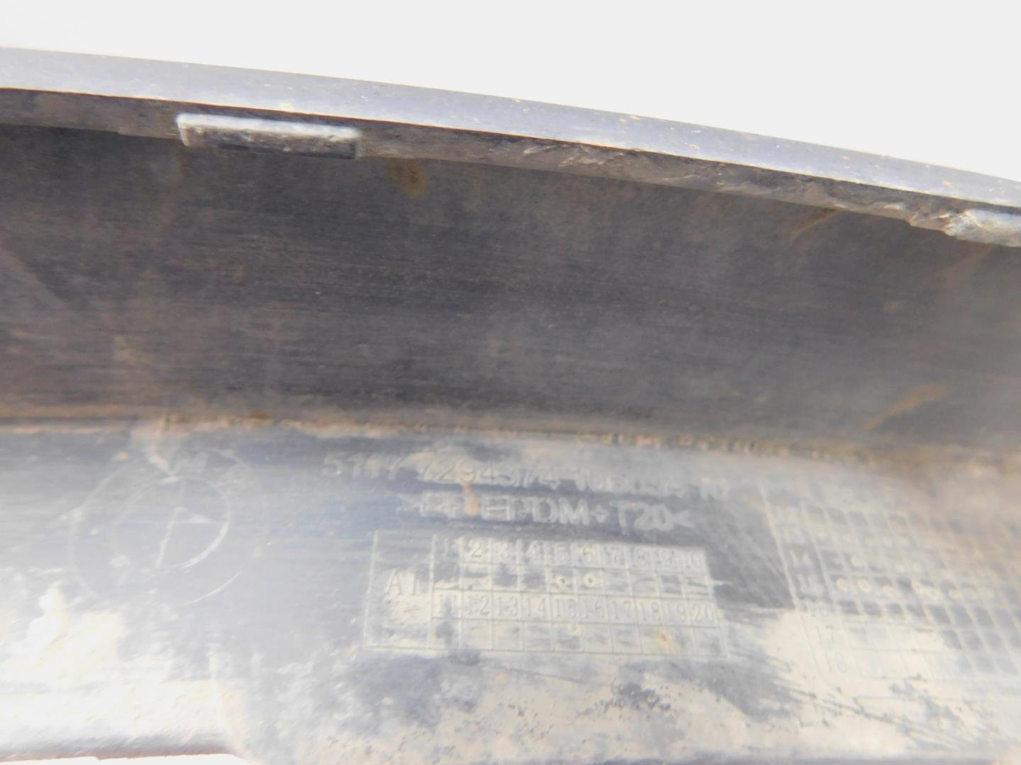 Накладка переднего крыла правого