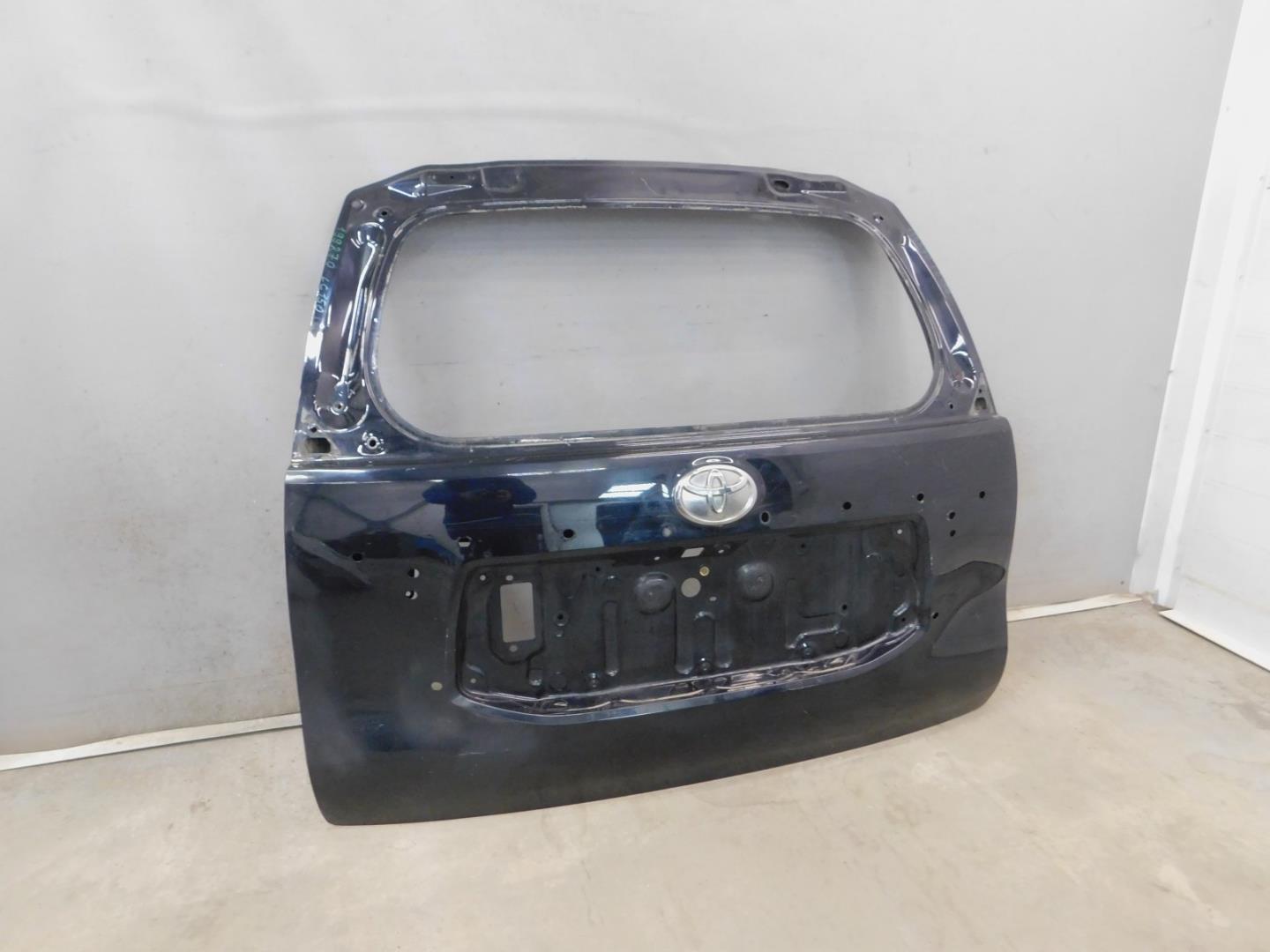 Дверь багажника