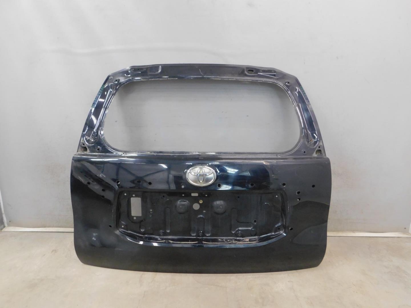 Дверь багажника