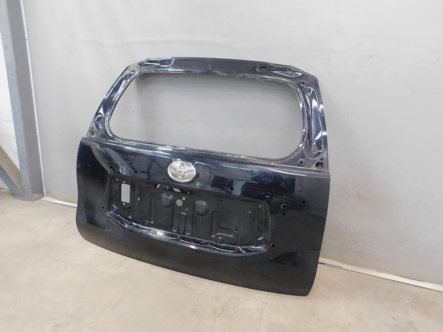 Дверь багажника