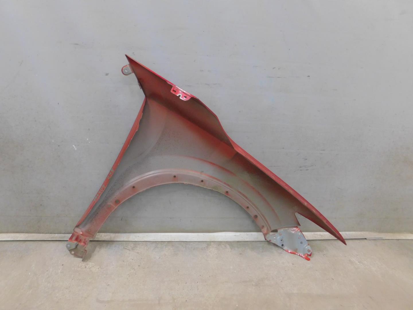 Крыло переднее левое