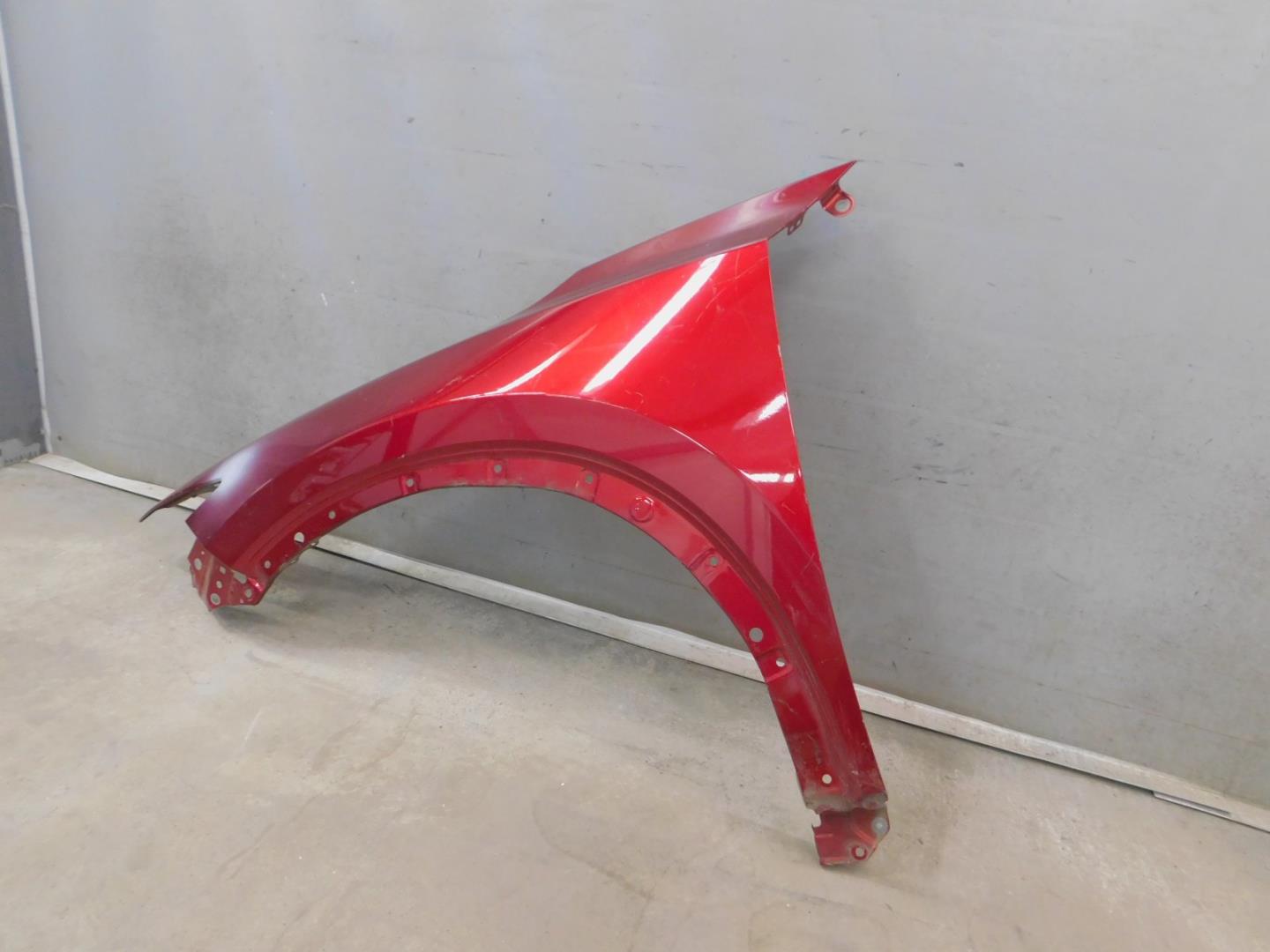 Крыло переднее левое