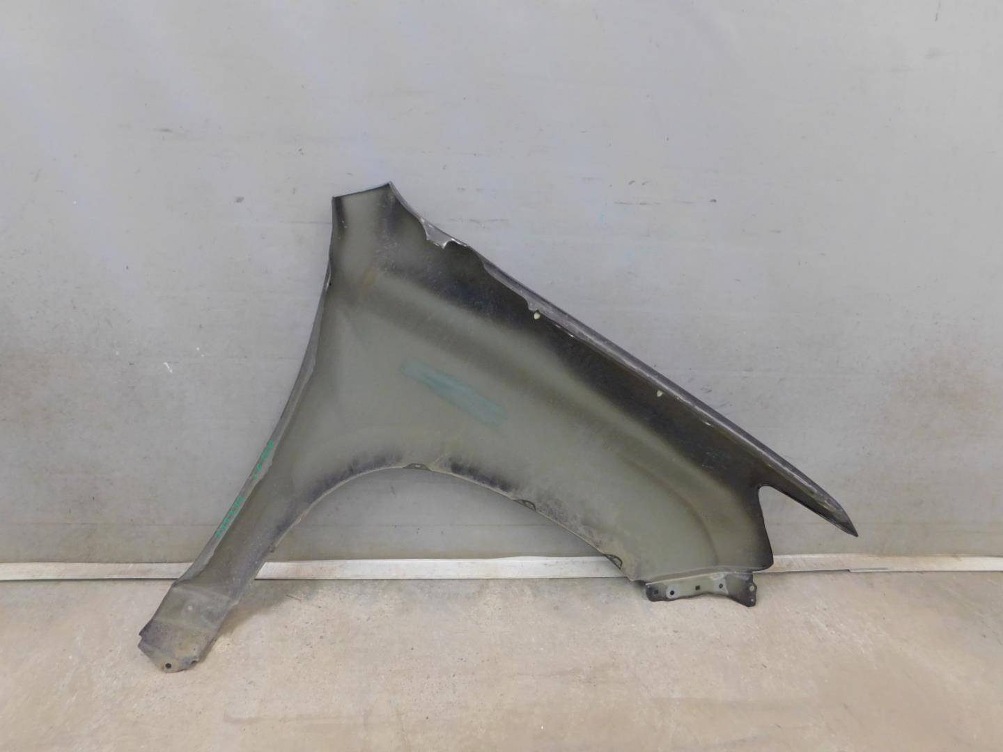 Крыло переднее левое