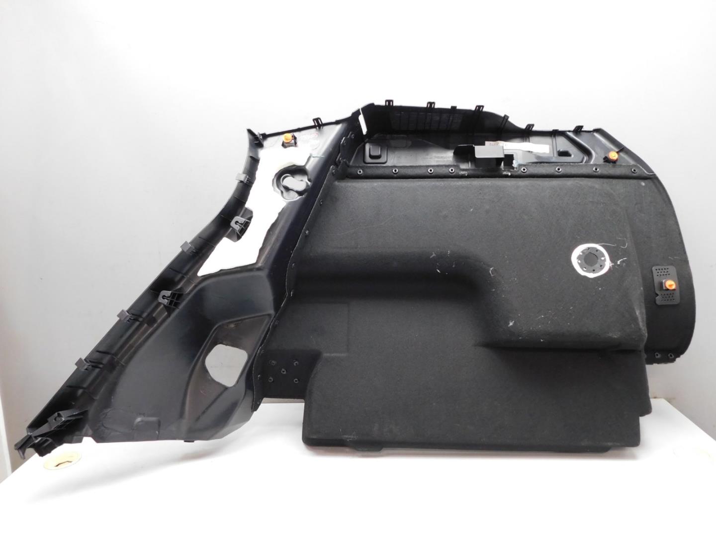 Обшивка багажника