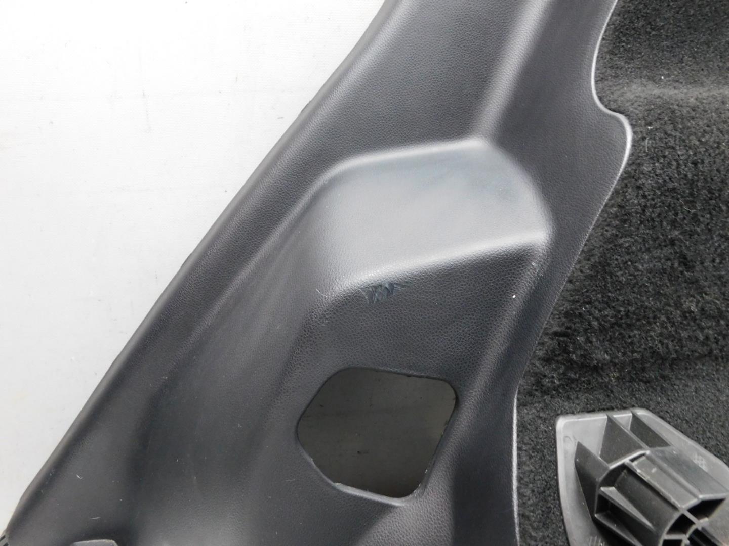 Обшивка багажника