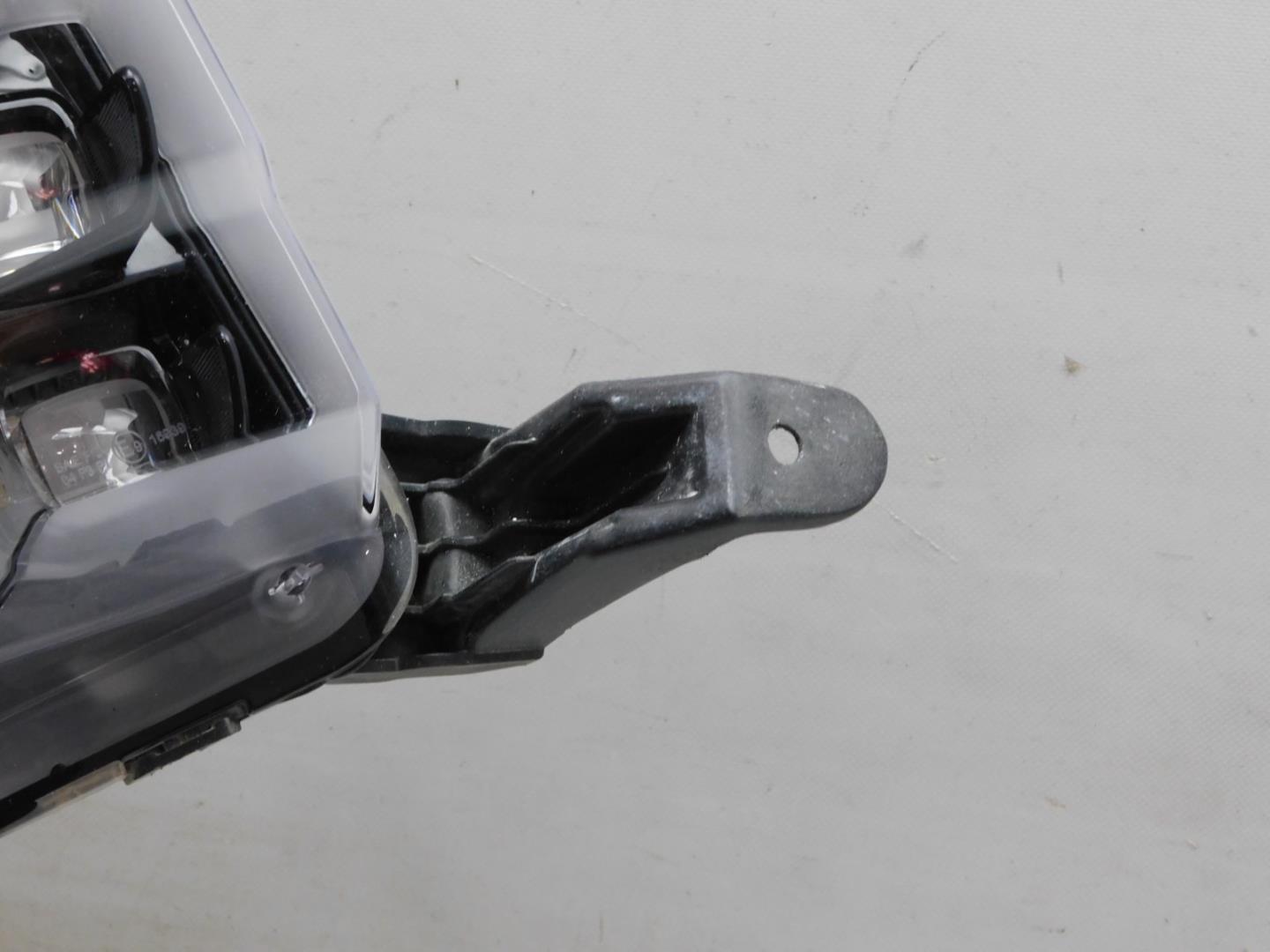 Фара противотуманная правая