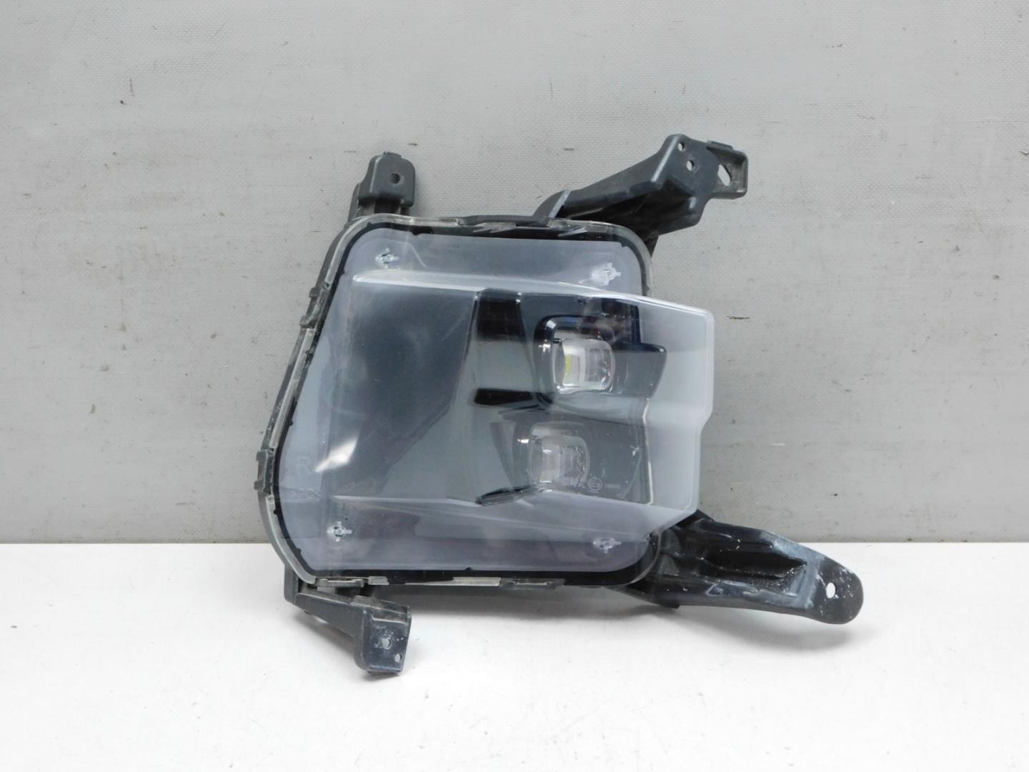 Фара противотуманная правая