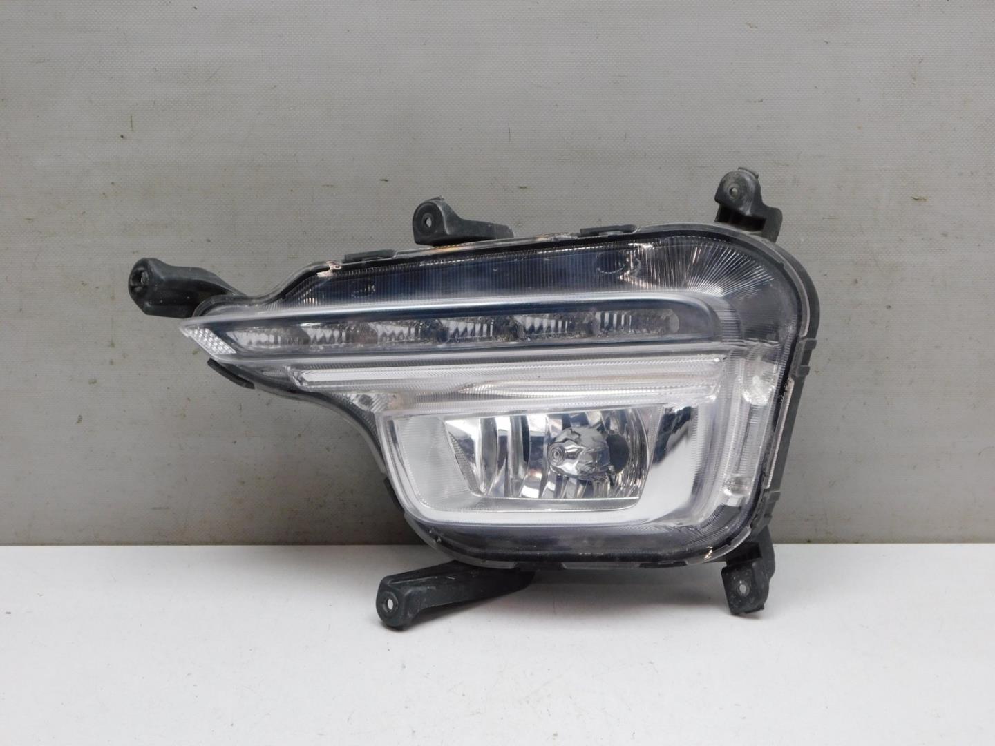 Фара противотуманная левая