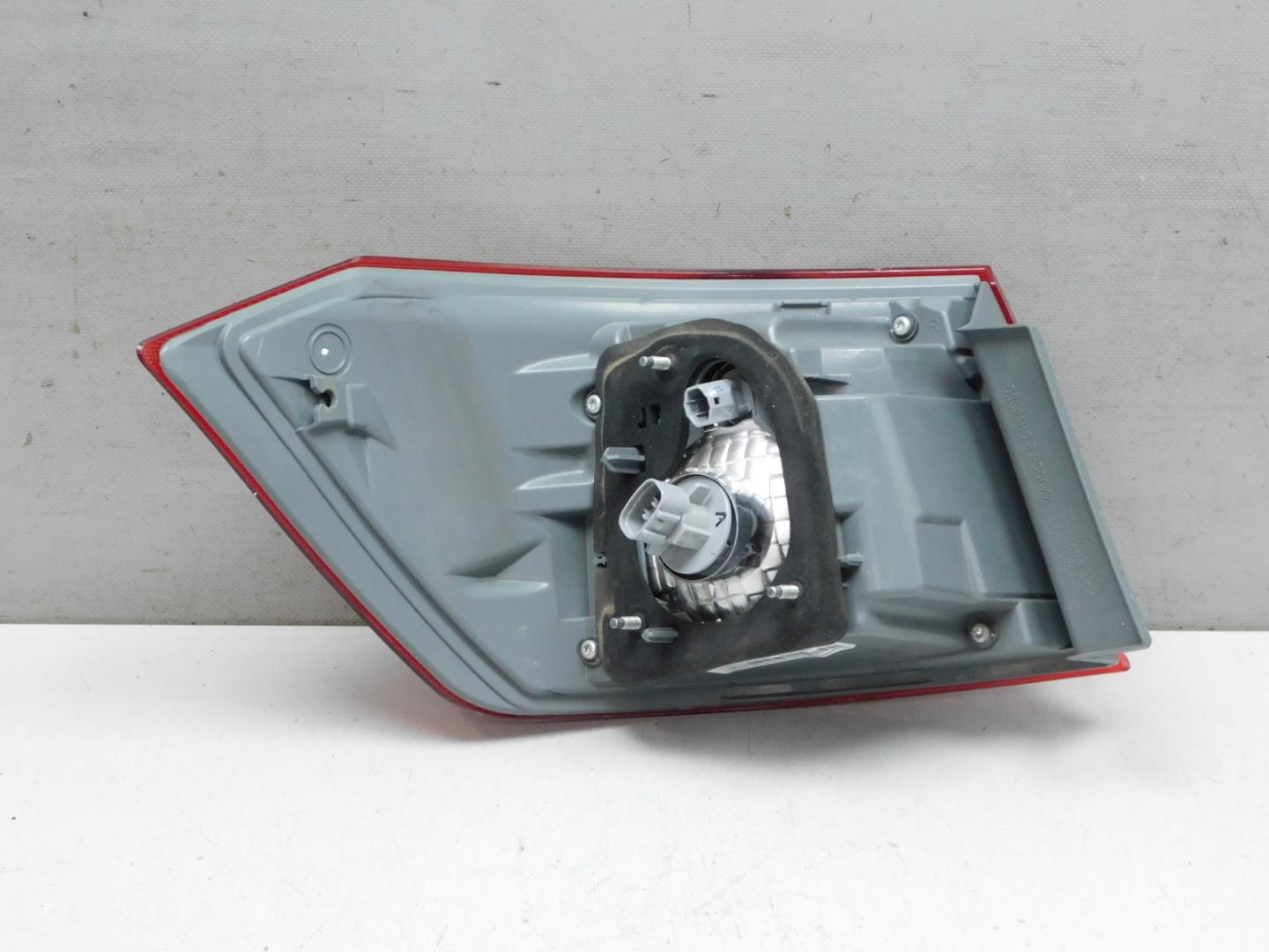 Фонарь задний наружный правый