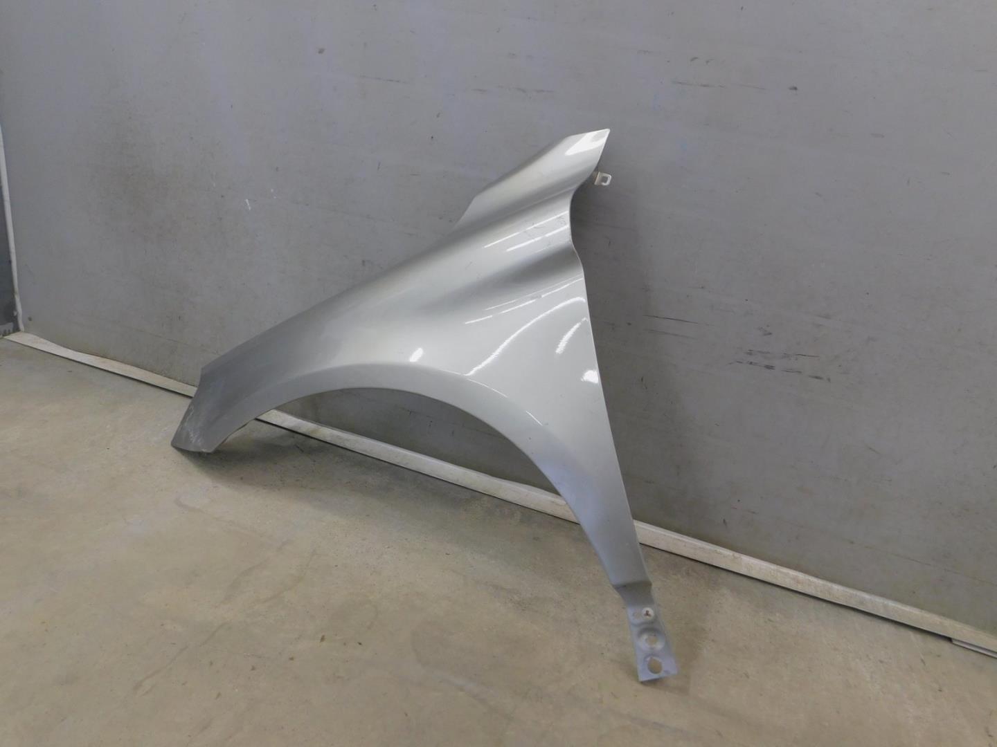 Крыло переднее левое